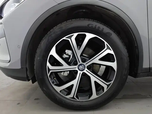 BYD Tang — Фото автомобиля 17
