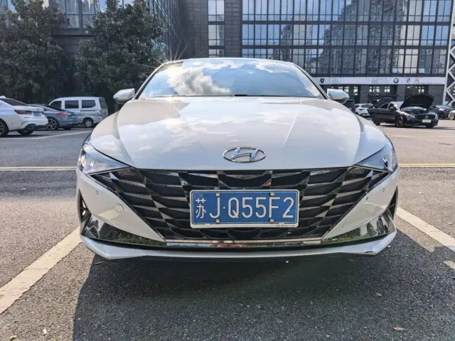Hyundai Elantra — Фото автомобиля 2