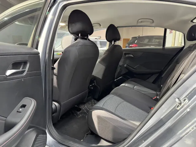 Roewe i5 — Фото автомобиля 14