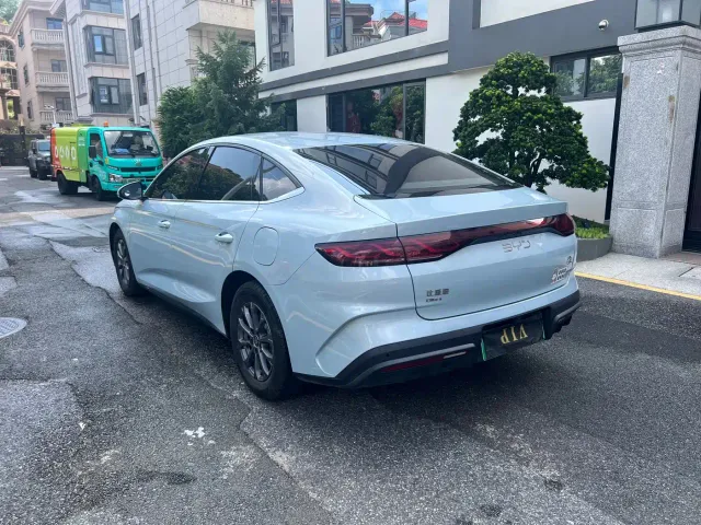 BYD Qin L — Фото автомобиля 9