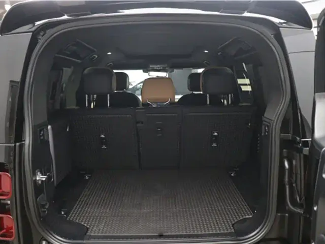 Land Rover Defender — Фото автомобиля 10