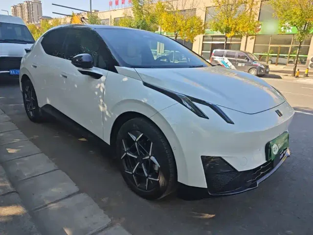 Lynk & Co Z20 — Фото автомобиля 3