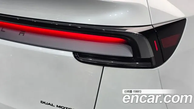 Tesla Model Y — Фото автомобиля 8