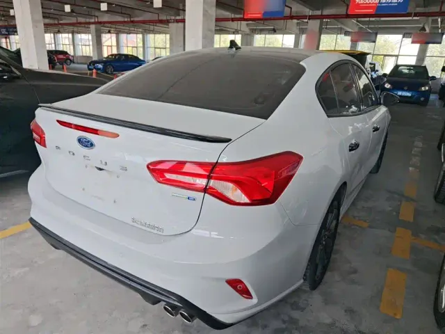 Ford Focus — Фото автомобиля 6
