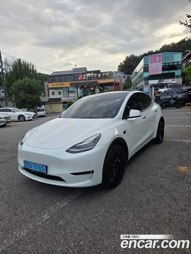 Tesla Model Y — Фото автомобиля 12