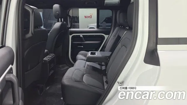 Land Rover Defender — Фото автомобиля 4