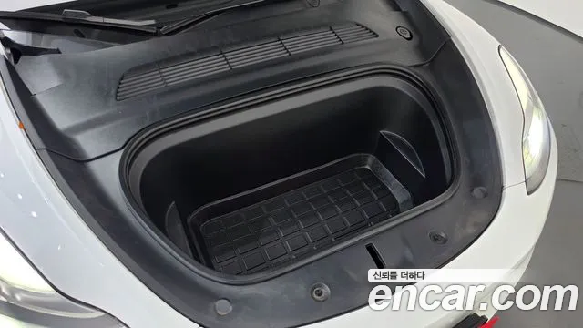 Tesla Model Y — Фото автомобиля 9