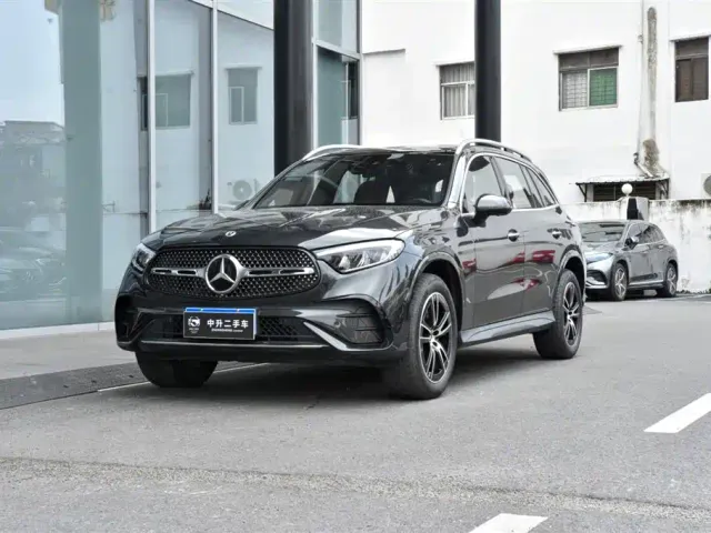 Фотография автомобиля — Mercedes-Benz GLC-Class