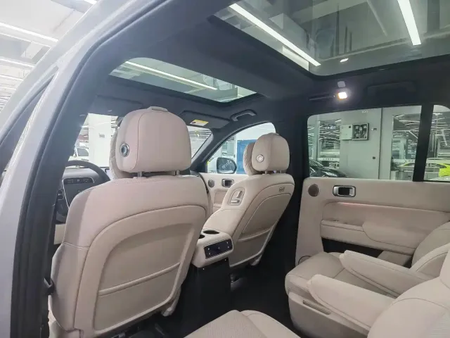 Li Auto L8 — Фото автомобиля 3