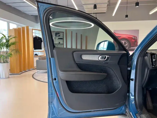Volvo XC40 — Фото автомобиля 7