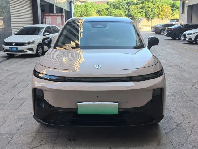 Leapmotor B10 — Фото автомобиля 8