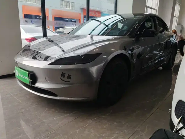 Фотография автомобиля — Tesla Model 3