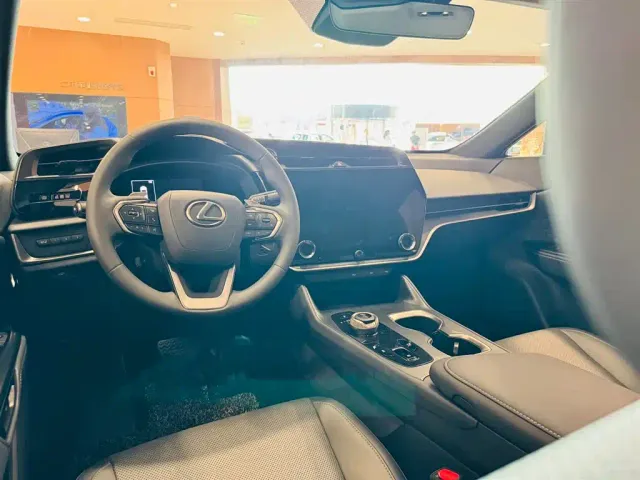 Lexus RZ — Фото автомобиля 4