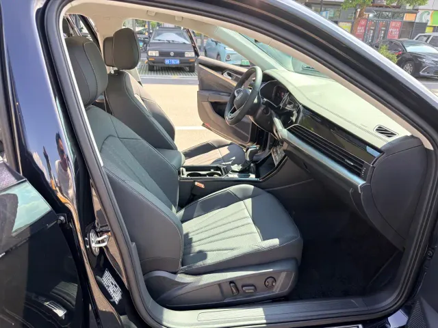Volkswagen Passat — Фото автомобиля 13