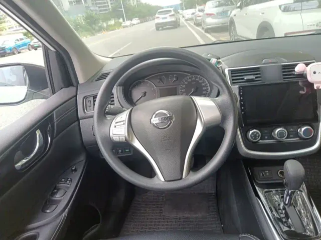 Nissan Tiida — Фото автомобиля 2