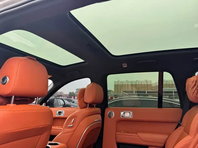 Li Auto L8 — Фото автомобиля 13