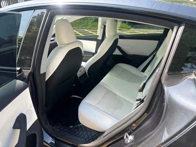 Tesla Model 3 — Фото автомобиля 7