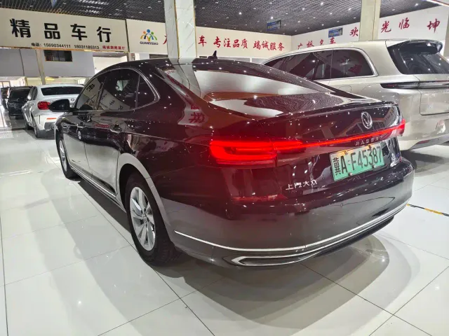 Volkswagen Passat — Фото автомобиля 14