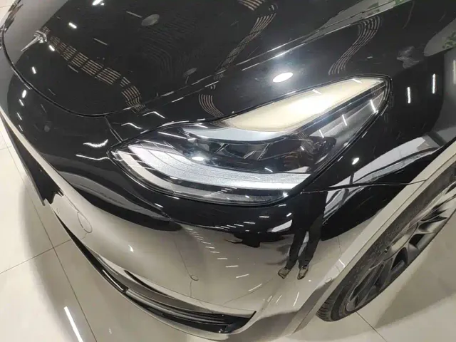 Tesla Model Y — Фото автомобиля 23