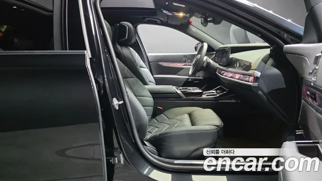 BMW 7-Series — Фото автомобиля 26