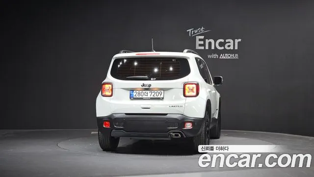 Jeep Renegade — Фото автомобиля 4