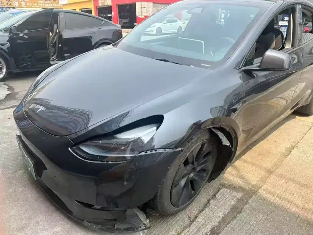 Tesla Model Y — Фото автомобиля 9