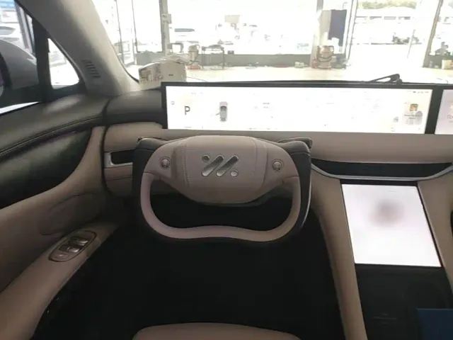 IM Motors LS6 — Фото автомобиля 10
