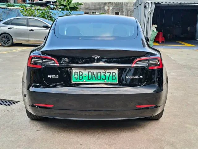 Tesla Model 3 — Фото автомобиля 3