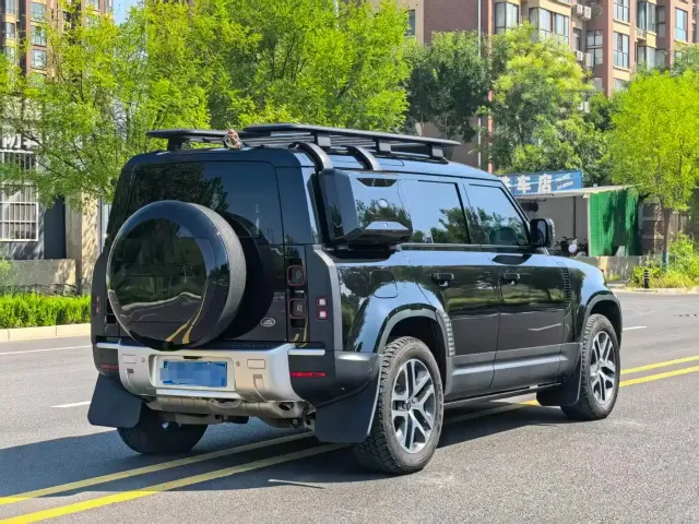 Land Rover Defender — Фото автомобиля 24