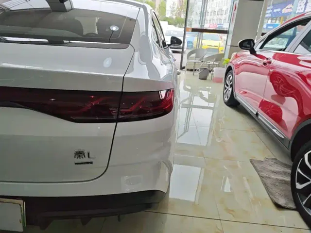 BYD Qin L — Фото автомобиля 7