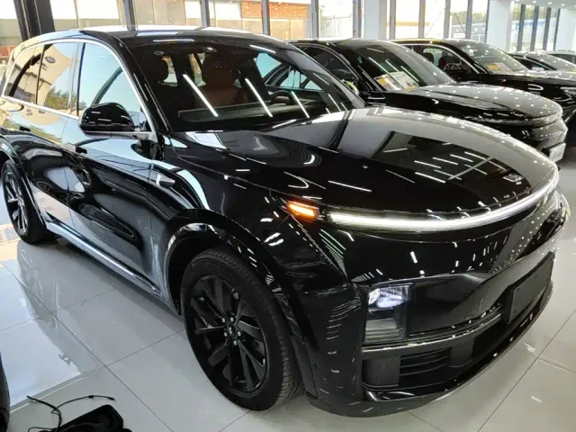 Li Auto L8 — Фото автомобиля 3