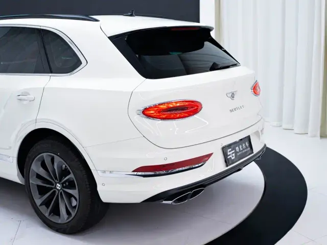 Bentley Bentayga — Фото автомобиля 20