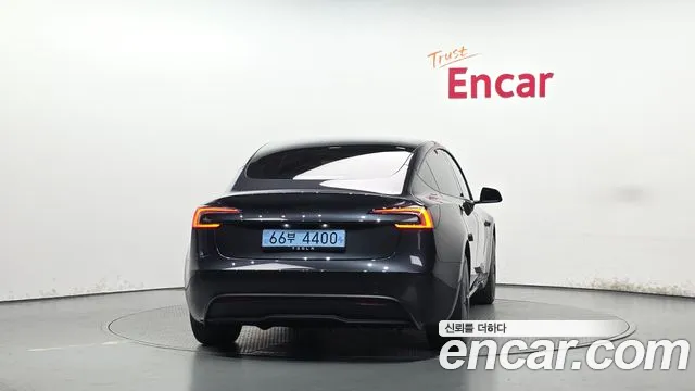 Tesla Model 3 — Фото автомобиля 4