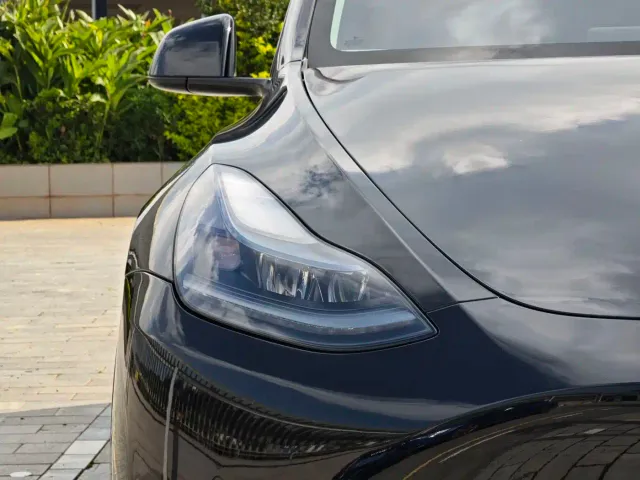 Tesla Model Y — Фото автомобиля 2
