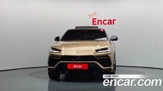 Lamborghini Urus — Фото автомобиля 3