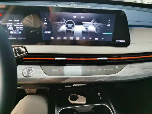 Exeed Exeed Chasing Wind C-DM 2024 C-DM 1.5TCI 105KM Luxury Edition — Фото автомобиля 8