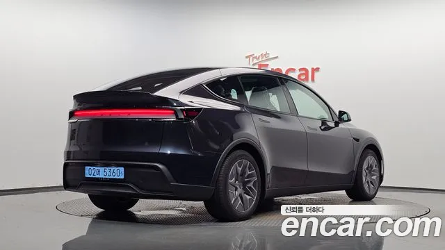 Tesla Model Y — Фото автомобиля 2