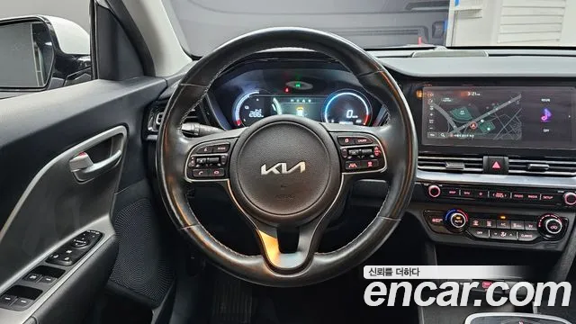 Kia Niro — Фото автомобиля 13