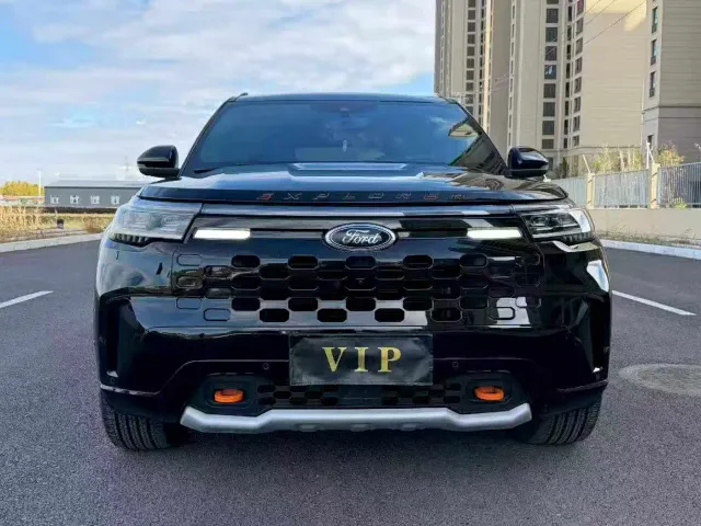 Ford Explorer — Фото автомобиля 2