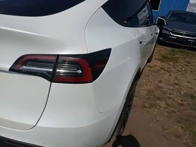 Tesla Model Y — Фото автомобиля 7