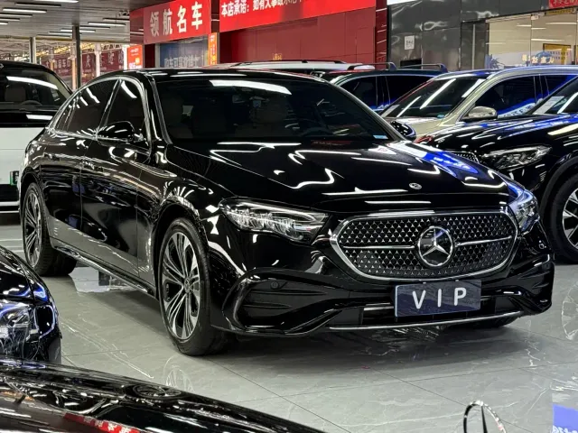 Mercedes-Benz E-Class — Фото автомобиля 3
