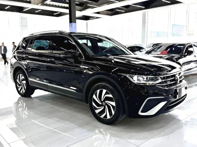 Volkswagen Tiguan L — Фото автомобиля 3