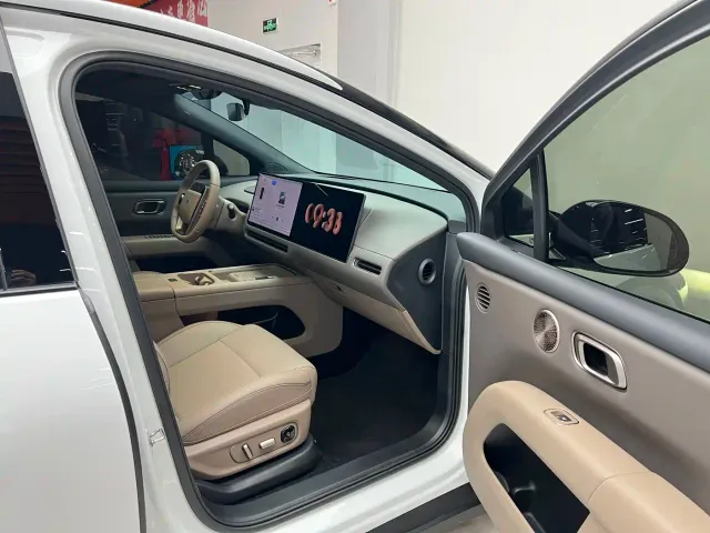 Li Auto i6 — Фото автомобиля 9
