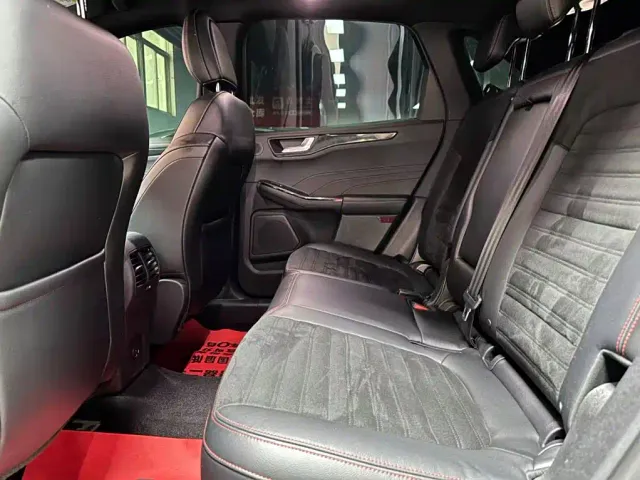 Ford Escape — Фото автомобиля 9