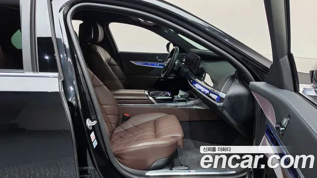 BMW 7 Series G70 — Фото автомобиля 11