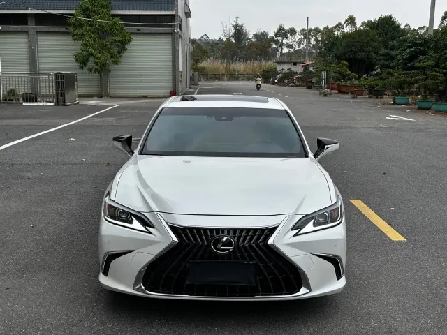Lexus ES — Фото автомобиля 2