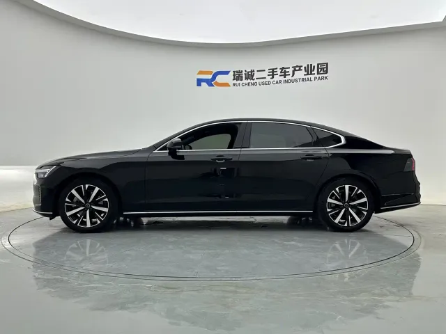 Volvo S90 — Фото автомобиля 4