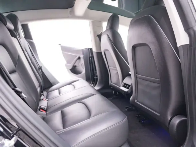 Tesla Model 3 — Фото автомобиля 23