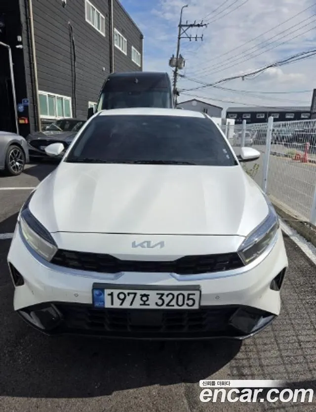 Фотография автомобиля — Kia K3 Generation 2