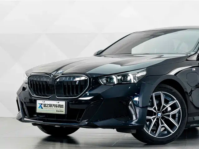 BMW i5 — Фото автомобиля 3
